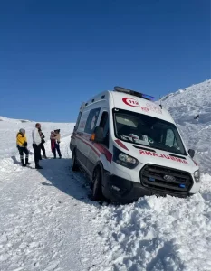 Kar Yağışı 3,5 Yaşındaki Çocuğu Tehdit Etti