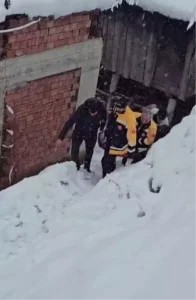 Kar Yağışı Hasta İle Sağlık Ekiplerini Buluşturdu