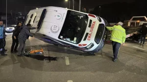 Karabük’te Ambulans Kaza Yaptı, 3 Sağlık Çalışanı Yaralandı