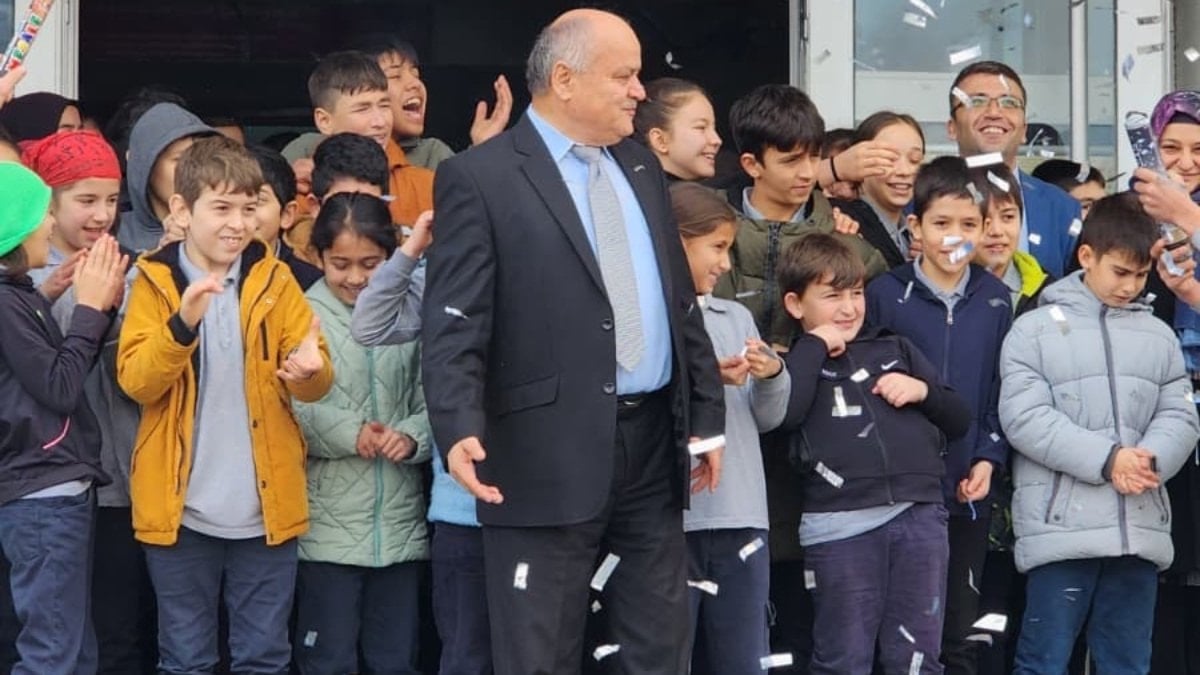 Karabük’te emekliye ayrılan 47 yıllık eğitimciye unutulmaz veda