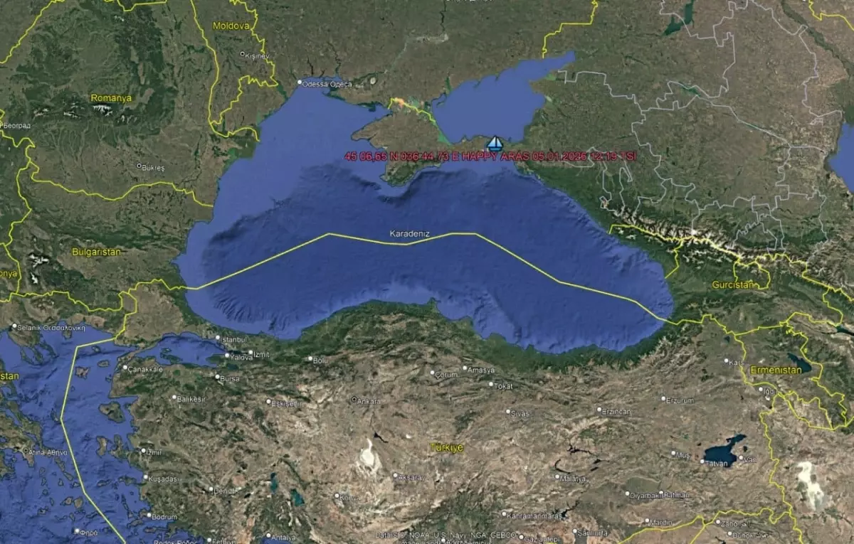 Karadeniz’de sürüklenen Türk gemisi karaya oturdu