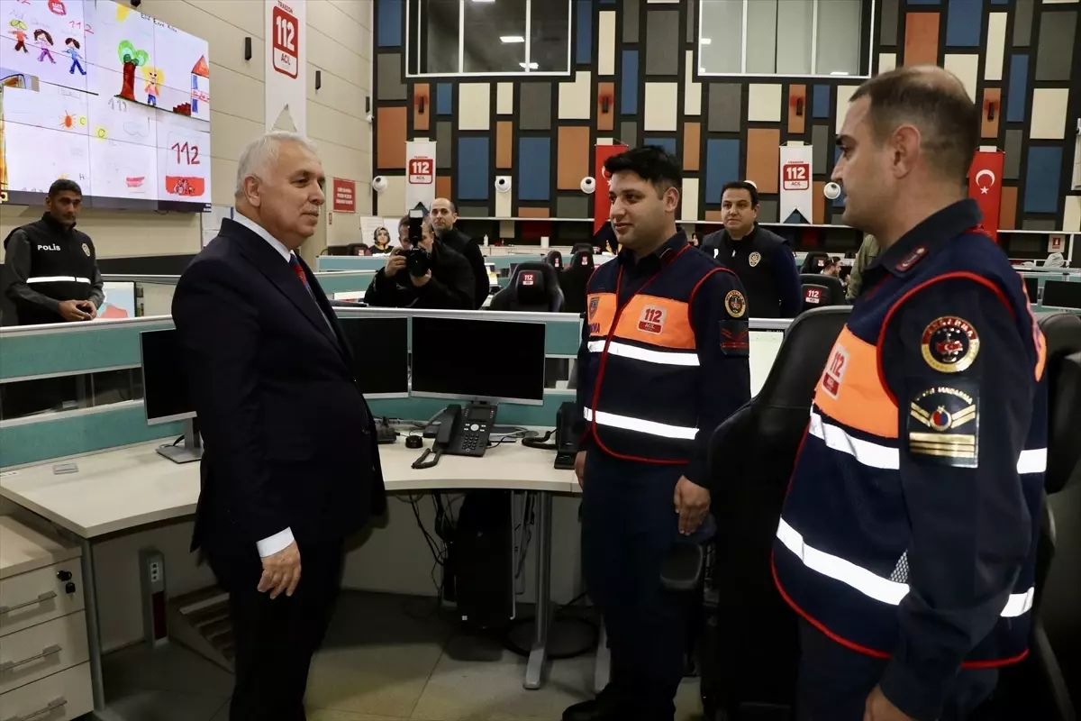 Karadeniz’de valiler ve protokol üyeleri, yeni yıla görev başında giren personeli ziyaret etti