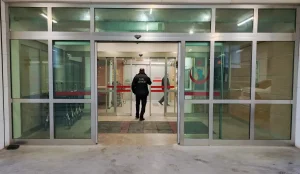 Karaman’da Bıçaklı Saldırı: Boşanma Aşamasındaki Kadın Ağır Yaralı