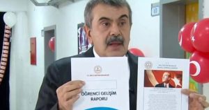 ‘Karanlık Kafalı Bakan Tekin’ diye eleştirilmişti… Atatürksüz karneyi böyle savundu