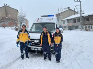 Kardan Kapalı Köyde Hastaya 5 Saatte Ulaşıldı
