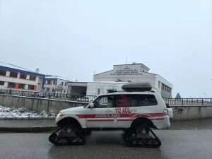Karla Kapalı Yolda Paletli Ambulansla Hastaneye