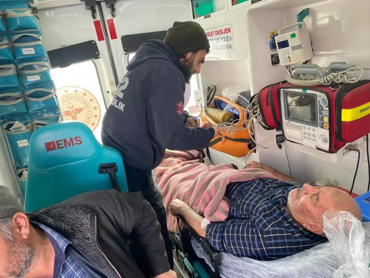 Karla Kapanan Yollardan Hastalar Kurtarıldı