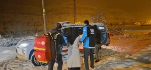 Karla Kaplı Yolda Hasta Taşınması