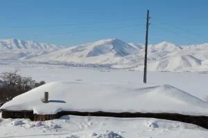 Karlıova’da Kar Yağışı Nedeniyle Yollar Kapandı