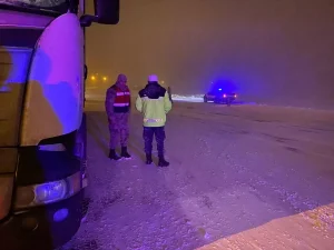 Kars-Ardahan Yolu Ağır Araçlara Kapatıldı