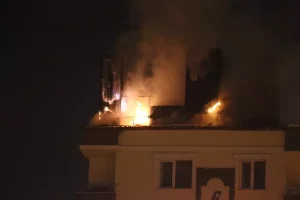 Kars’ta 6 Katlı Binada Yangın