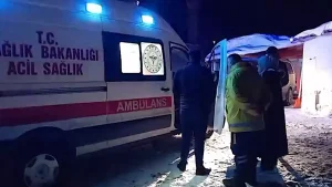 Kars’ta Kar Temizlerken Kolu Kırılan Çocuk Hastaneye Ulaştırıldı