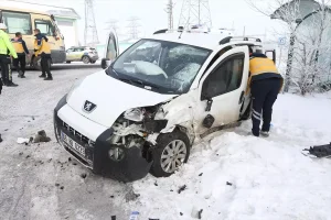 Kars’ta Trafik Kazası: 6 Yaralı