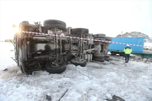 Kars’ta Tren Kazası: Sürücü Hayatını Kaybetti
