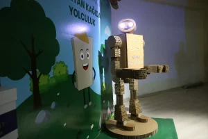 Karton Robot, Öğrencilerle Geri Dönüşümü Anlattı