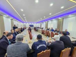 Kaymakam Topsakaloğlu muhtarlarla buluştu