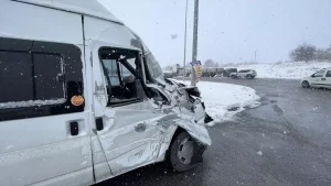 Kayseri’de İşçi Servisi Tırla Çarpıştı: 11 Yaralı