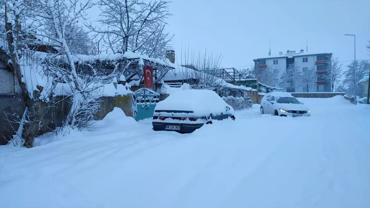 Kayseri’de Kar Yağışı Hayatı Olumsuz Etkiledi