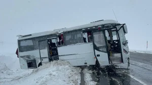 Kayseri’de Midibüs Devrildi: 22 Yaralı