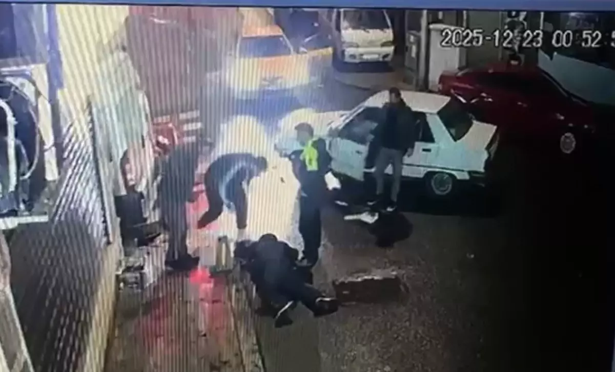 Kazadan sonra yerde yatan sürücüyü kontrol edip olay yerinden kaçtı; o anlar kamerada