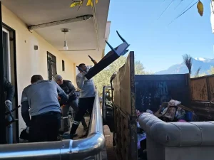 Kepez’de Ev Temizliği: Bir Kamyon Çöp Çıkarıldı