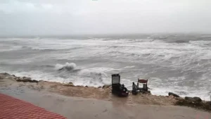 Keşan’da Kuvvetli Lodos Etkili