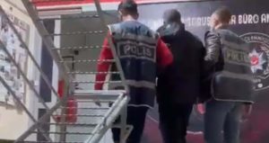 Kılık değiştirip ilçe ilçe kaçtı, hurda aracın bagajında yakalandı