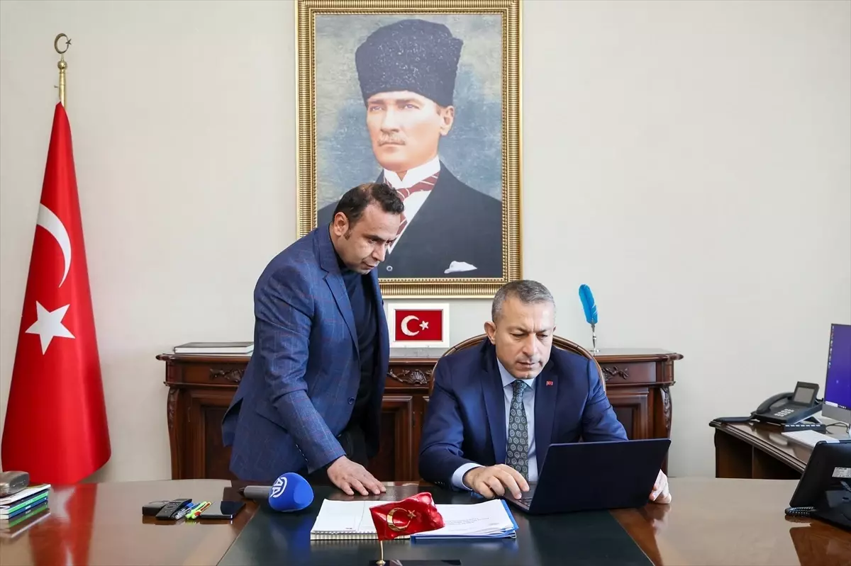 Kilis Valisi Şahin ‘Yılın Kareleri’ Oylamasında