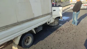 Kırkağaç’ta Kamyonet TIR’a Çarptı: 1 Yaralı
