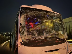 Kocaeli’de Servis Minibüsü Tıra Çarptı