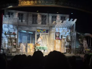 Konken Partisi Tiyatroda Prömiyer Yaptı