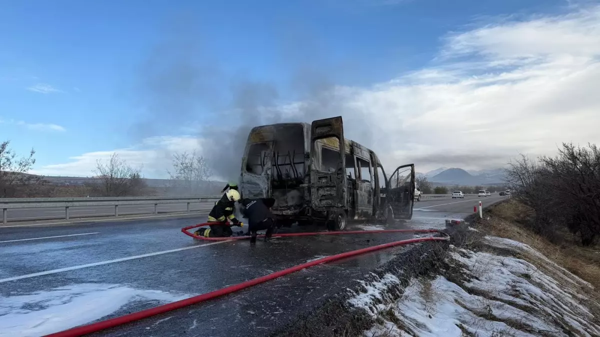 Konya’da Minibüs Yandı