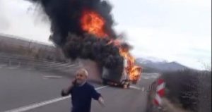 Konya’da yolcu minibüsü alev topuna döndü: Sürücünün çaresizliği kamerada