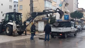 Körfez’de Kuvvetli Rüzgar, Çatı Malzemesi Düşürdü