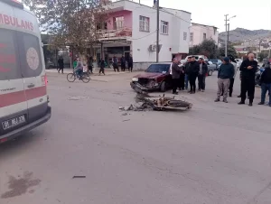 Kozan’da Motosiklet ile Otomobil Çarpıştı