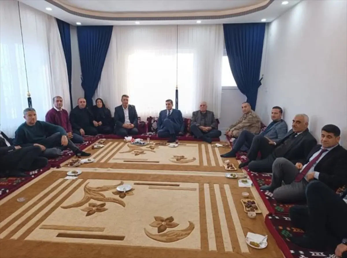 Kozluk Kaymakamı Şehit Ailesini Ziyaret Etti