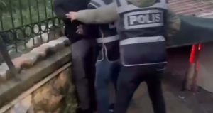 Kümesteki firariyi ‘öksürük’ yakalattı: 44 yıl cezası vardı!