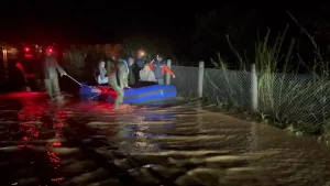 Kumluca’da Sağanak, Su Baskınlarına Neden Oldu