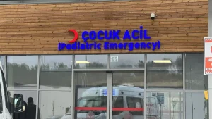 Kütahya’da Okul Bahçesinde Dağıtılan Çikolatalardan Zehirlenen 20 Öğrenci Hastaneye Kaldırıldı