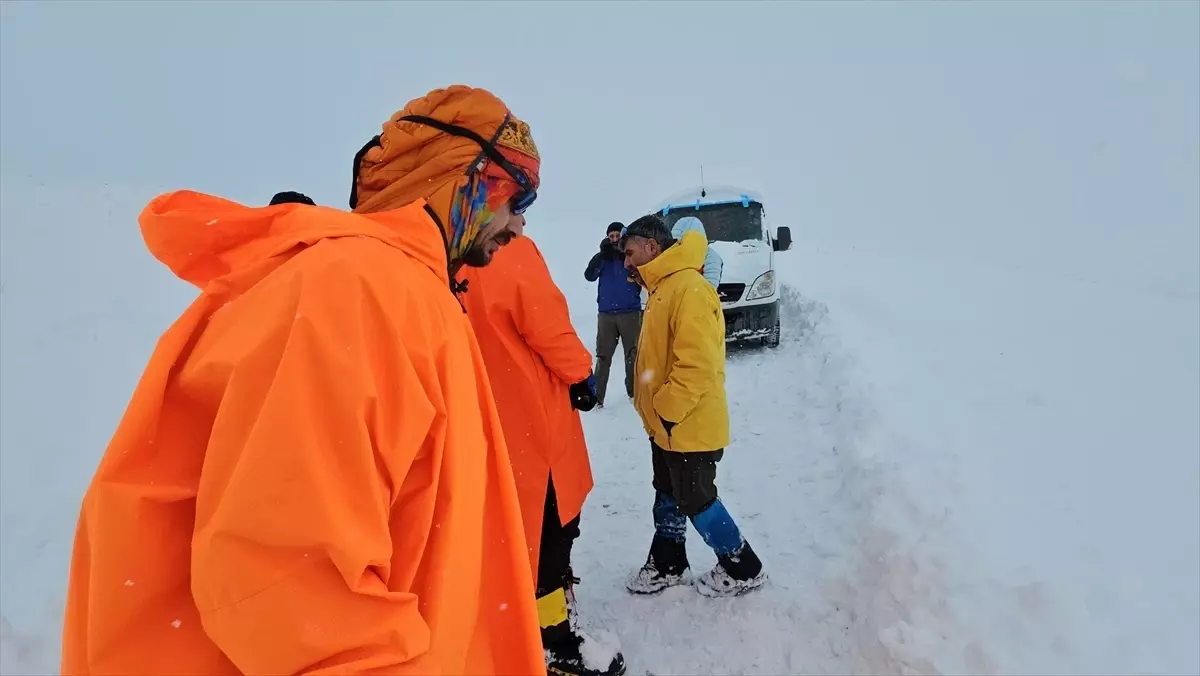 Mahsur Kalan Dağcılar Kurtarıldı