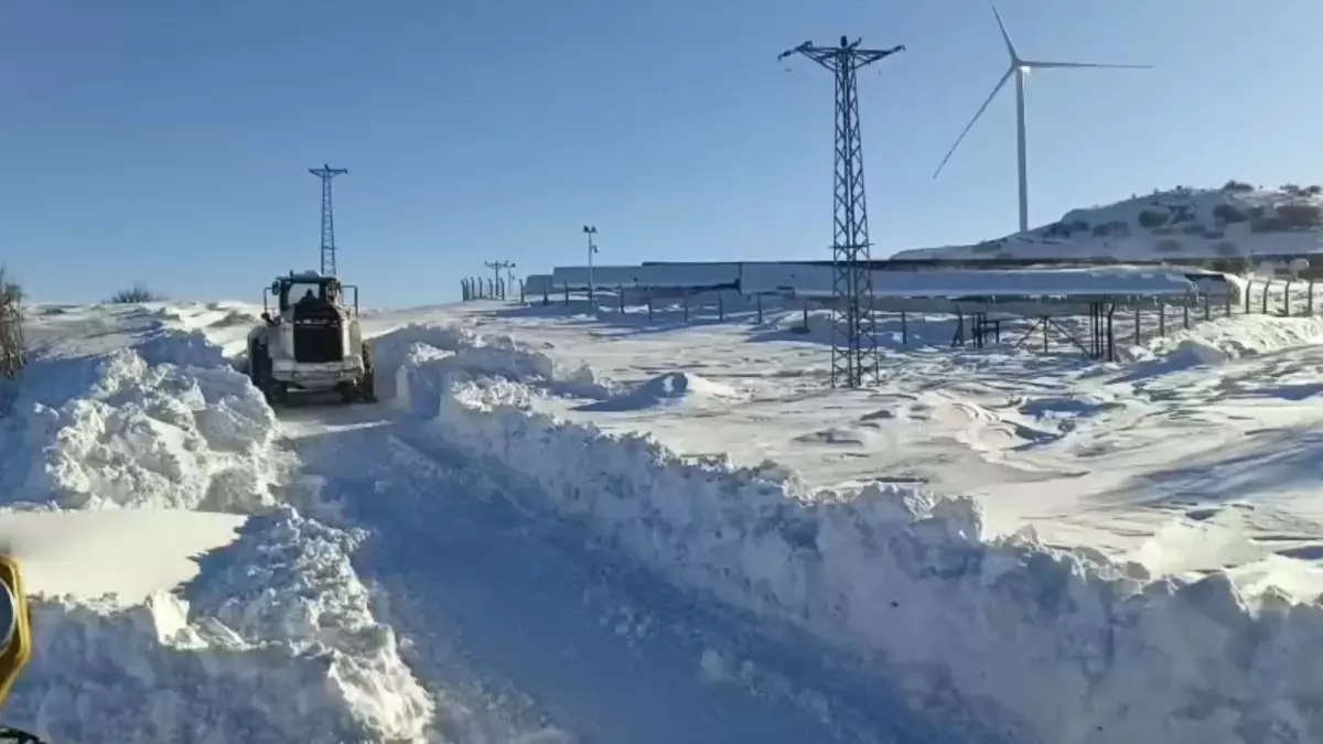 Malatya’da Kar Mücadelesi: 66 Yerleşim Yeri Ulaşıma Açıldı
