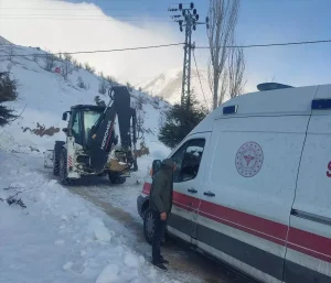 Malatya’da kar nedeniyle mahsur kalan hasta, ekiplerce hastaneye ulaştırıldı