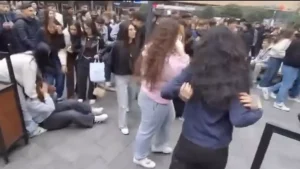 Maltepe’de Alışveriş Merkezinde Kadın Kavgası