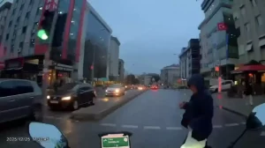 Maltepe’de Yaya Motosiklete Çarptı