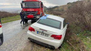 Manisa’da kaza yapan otomobilde göğsünden vurulmuş ceset bulundu