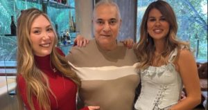 Mehmet Ali Erbil’in kızı ve eşi milyonluk araçla direğe çarptı