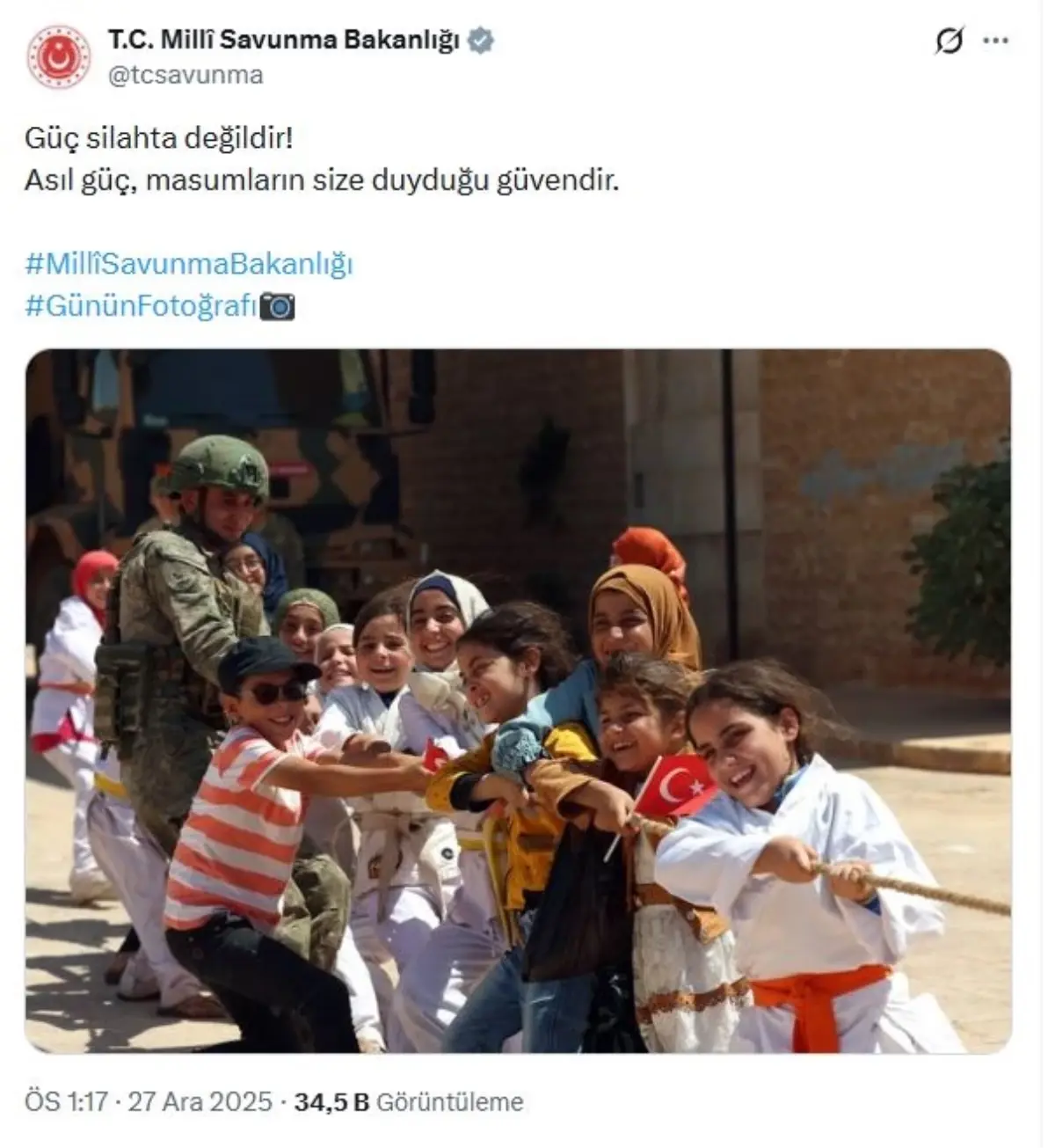 Mehmetçikten Çocuklara Dostluk Mesajı