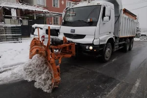 Melikgazi’de Karla Mücadele Devam Ediyor