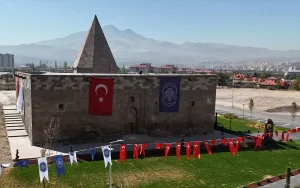 Melikgazi’de Tarihi Yapıları Restore Etme Çalışmaları