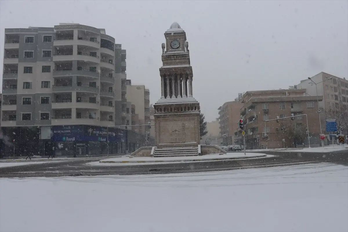 Midyat’ta Kar Yağışı Hayatı Olumsuz Etkiledi
